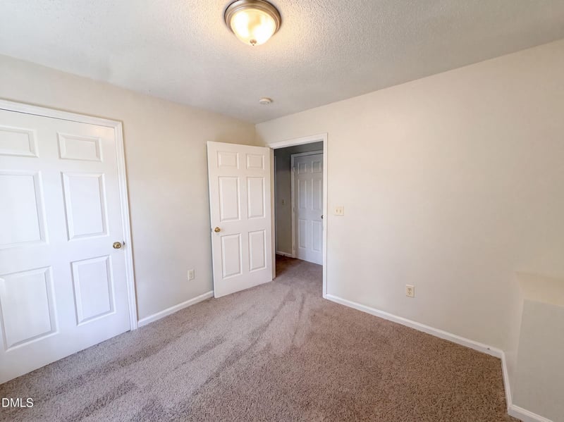 102 Jubilee Dr, Chapel Hill, NC 27516