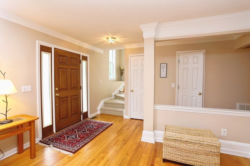102 Kenilworth Pl, Chapel Hill, NC 27516