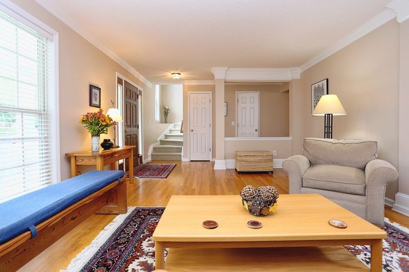 102 Kenilworth Pl, Chapel Hill, NC 27516