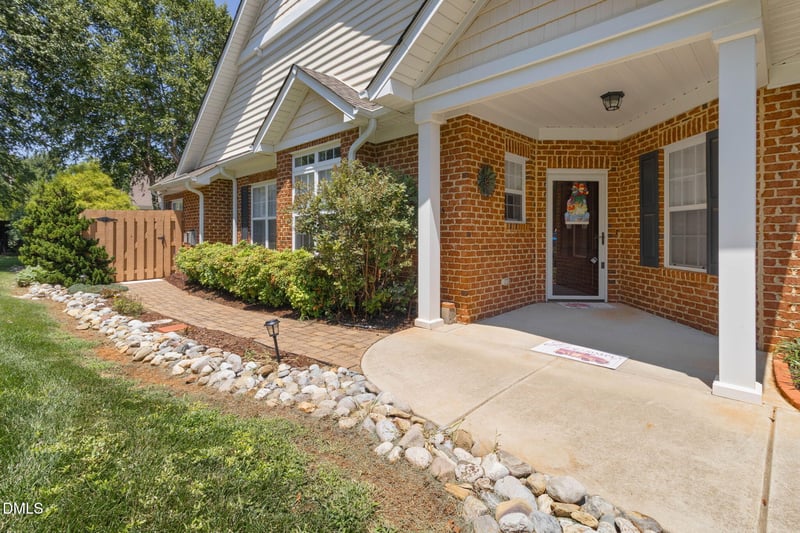 102 Kestrel Ct, Mebane, NC 27302