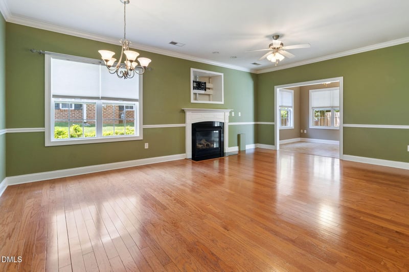 102 Kestrel Ct, Mebane, NC 27302