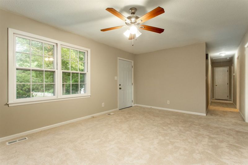 102 Kingston Rd, Knightdale, NC 27545