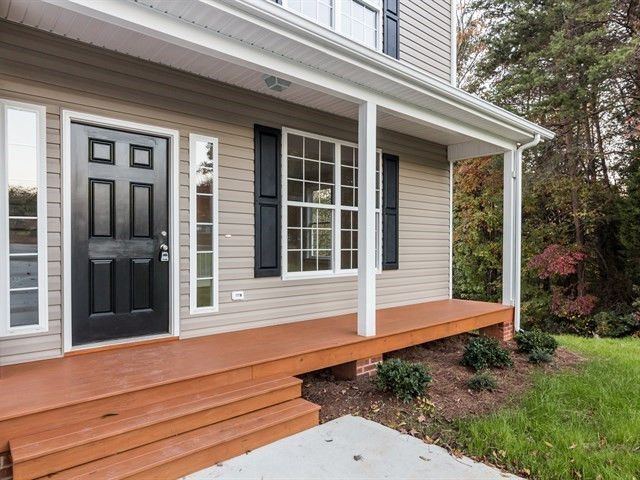 102 Kit Ln, Mebane, NC 27302