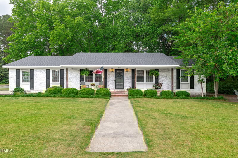 102 Lake Dr, Wendell, NC 27591