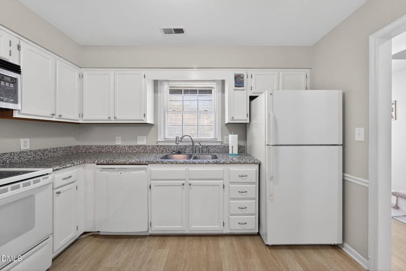 102 Lake Hollow Cir, Cary, NC 27513