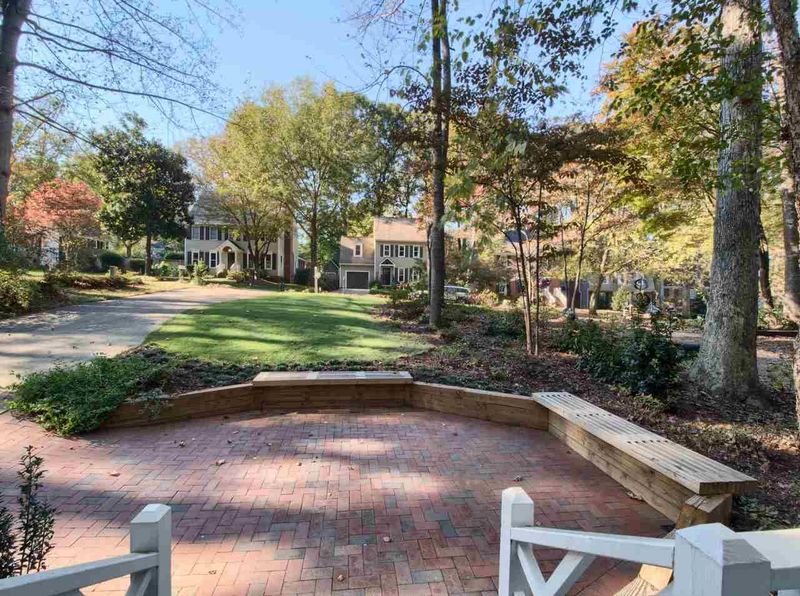 102 Leeward Ct, Cary, NC 27511