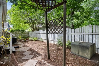 102 Legacy Ln, Durham, NC 27713