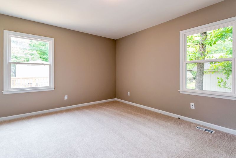 102 Loch Lomond Cir, Cary, NC 27511