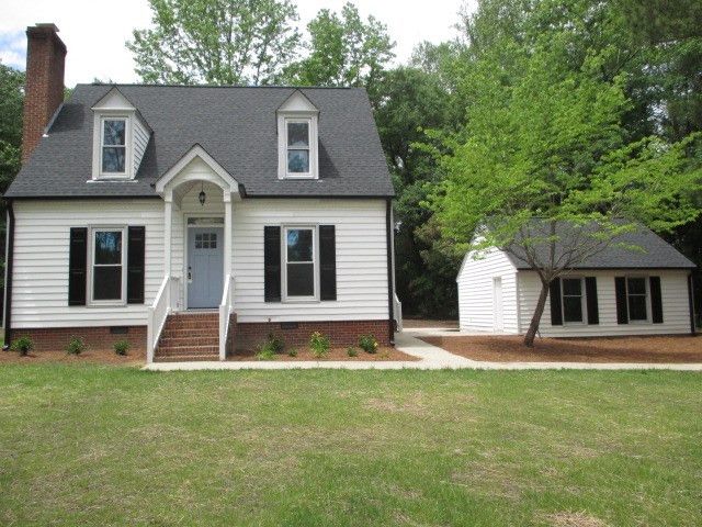102 Long St, Fuquay Varina, NC 27526
