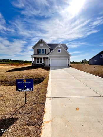 102 Maverick Ln, Dunn, NC 28334