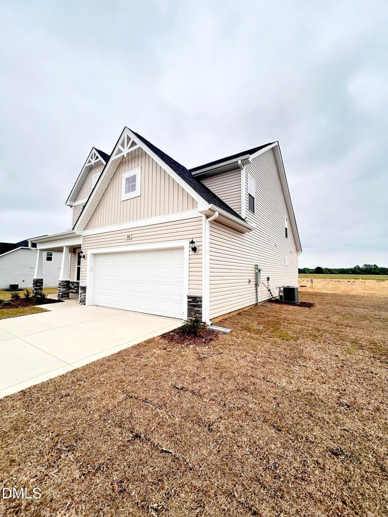 102 Maverick Ln, Dunn, NC 28334