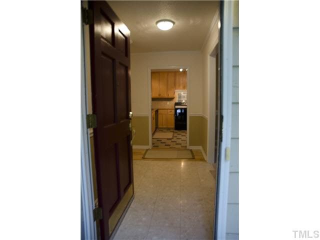 102 Mccoy Ct, Cary, NC 27511