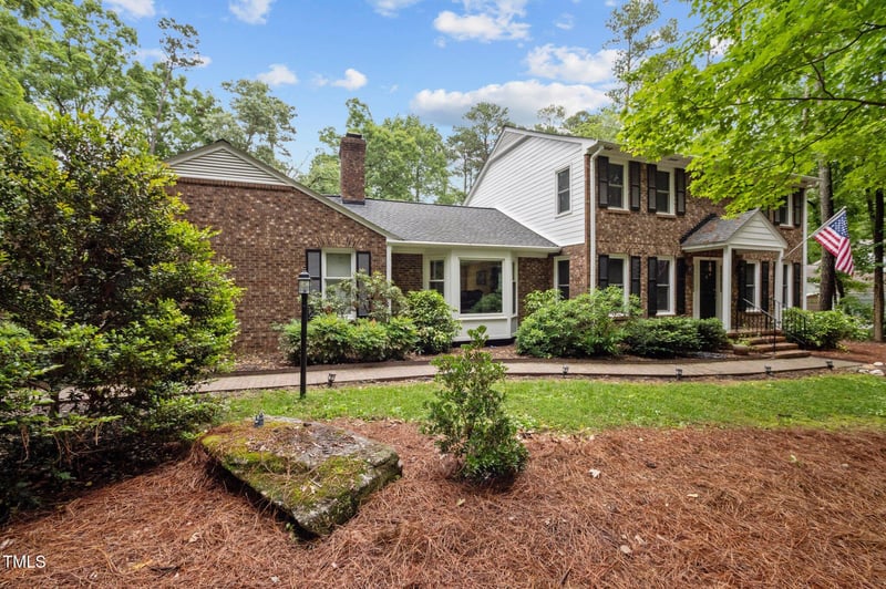 102 Mel Oak Dr, Chapel Hill, NC 27516