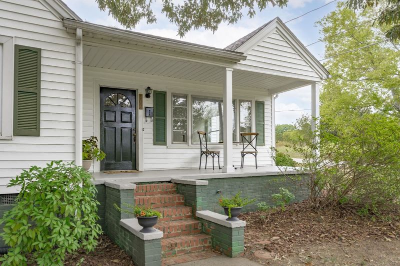 102 Murray St, Hillsborough, NC 27278