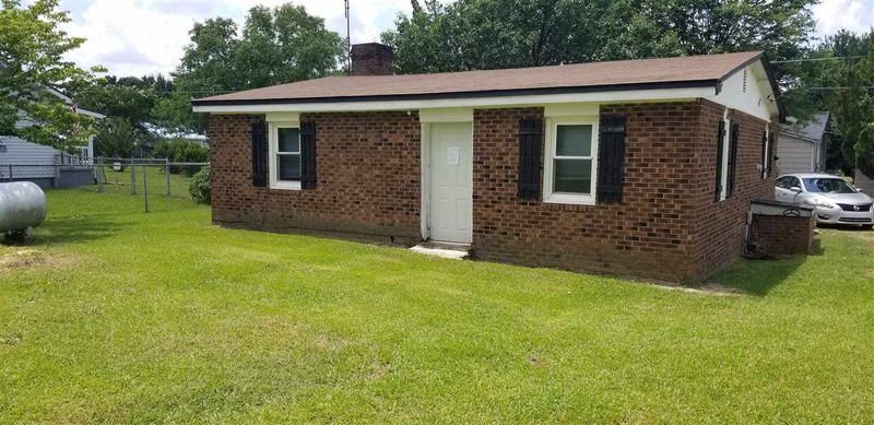 102 Norris Ln, Benson, NC 27504