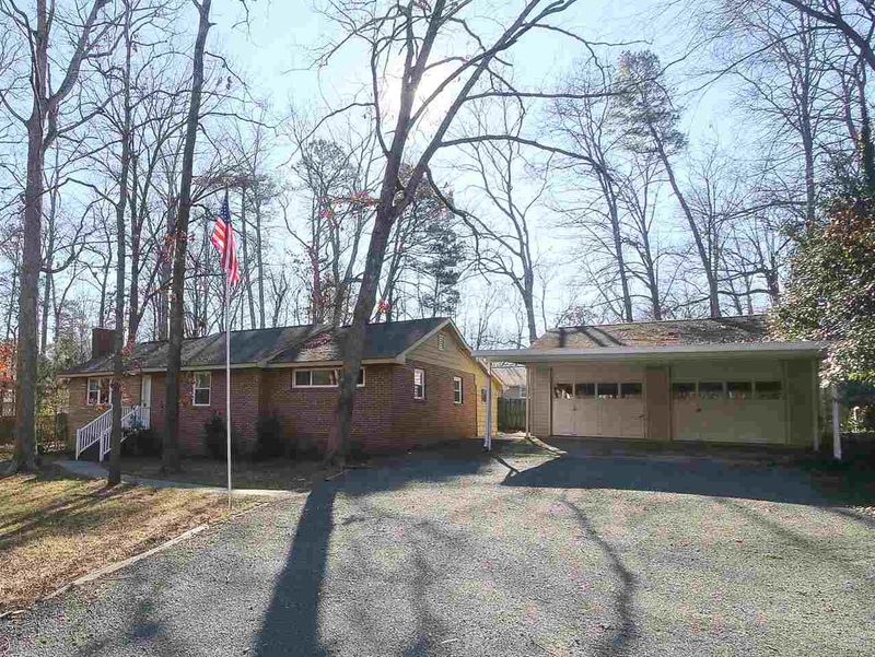102 Nottingham Ln, Chapel Hill, NC 27517