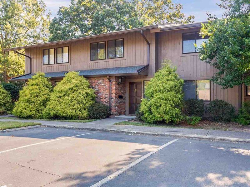 102 Oak Tree Dr #102, Chapel Hill, NC 27517