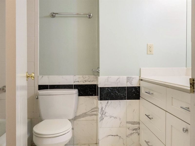 102 Oak Tree Dr #102, Chapel Hill, NC 27517