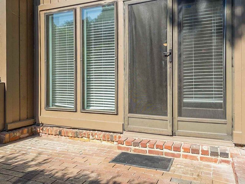 102 Oak Tree Dr #102, Chapel Hill, NC 27517