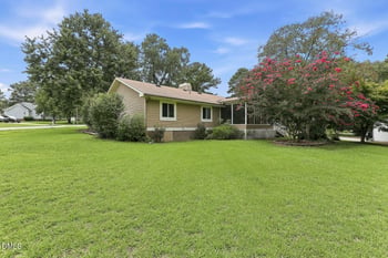 102 Oaklake Ct, Fuquay Varina, NC 27526
