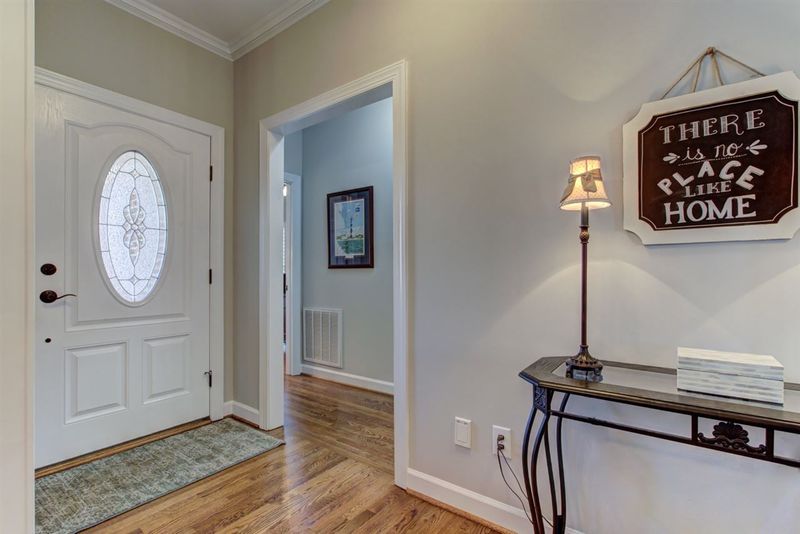 102 Okehampton Ct, Cary, NC 27518