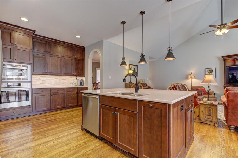 102 Okehampton Ct, Cary, NC 27518