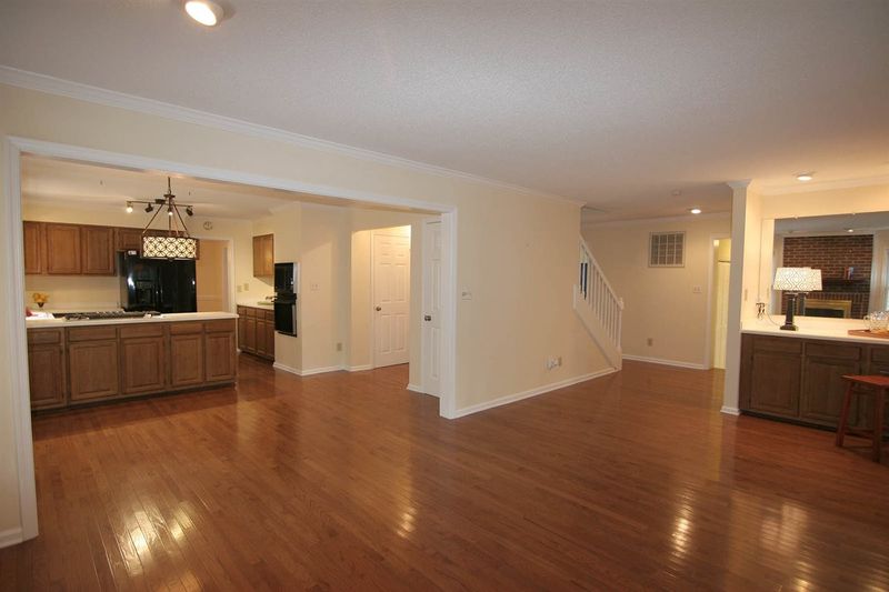 102 Oxpens Rd, Cary, NC 27513