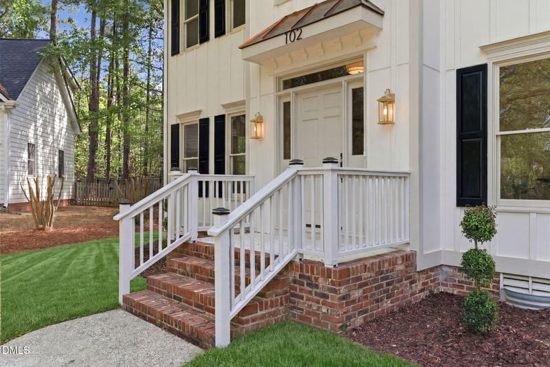 102 Paper Chase Ct, Cary, NC 27519