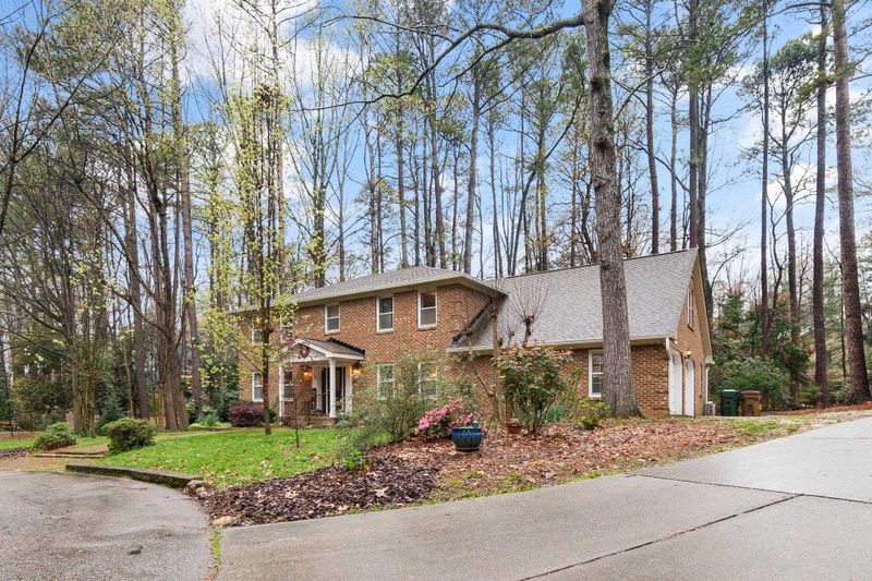 102 Parkview Cir, Cary, NC 27511