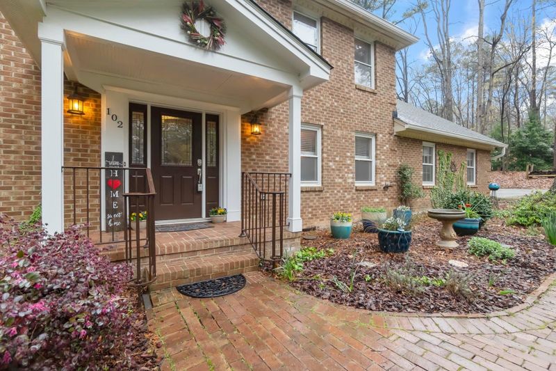 102 Parkview Cir, Cary, NC 27511