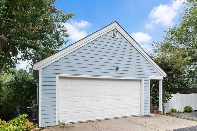 102 Parkview Crescent, Chapel Hill, NC 27516