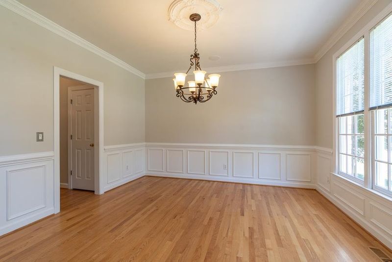 102 Parkwalk Ct, Cary, NC 27519