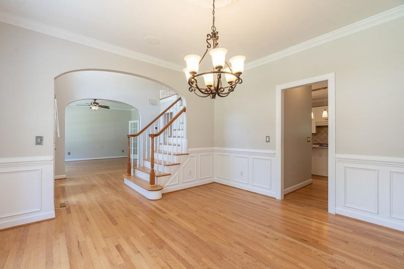 102 Parkwalk Ct, Cary, NC 27519