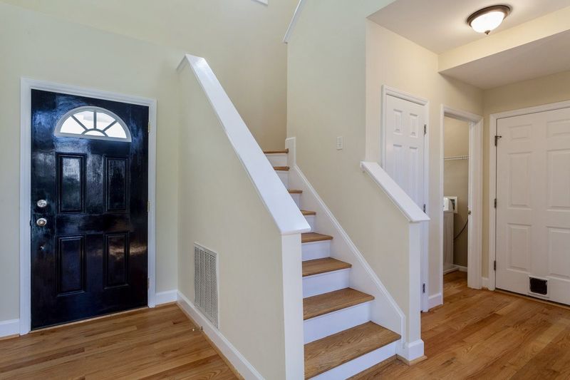 102 Peachland Dr, Cary, NC 27519
