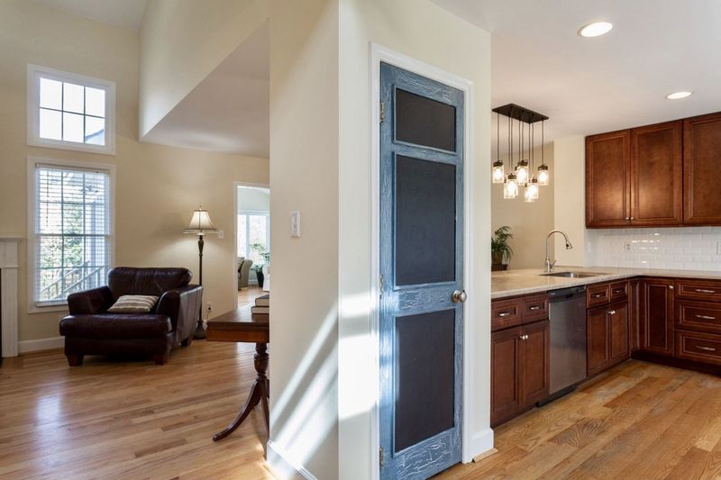 102 Peachland Dr, Cary, NC 27519