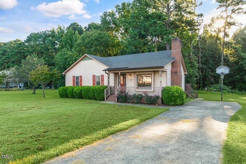 102 Pear Tree Ln, Clayton, NC 27520