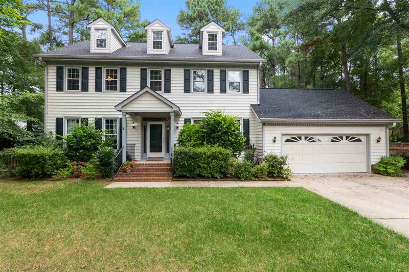 102 Pennsbury Ct, Cary, NC 27513