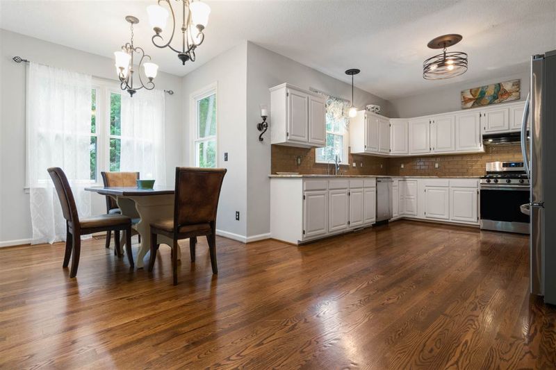 102 Pennsbury Ct, Cary, NC 27513