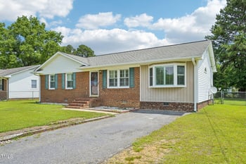 102 Pine St, Dunn, NC 28334