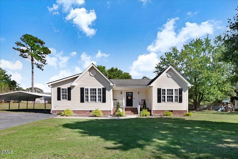 102 Pine Tree Ln, Four Oaks, NC 27524