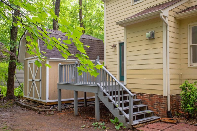 102 Pointe Pl, Hillsborough, NC 27278