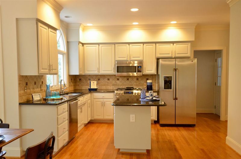102 Portnoch Ct, Cary, NC 27511