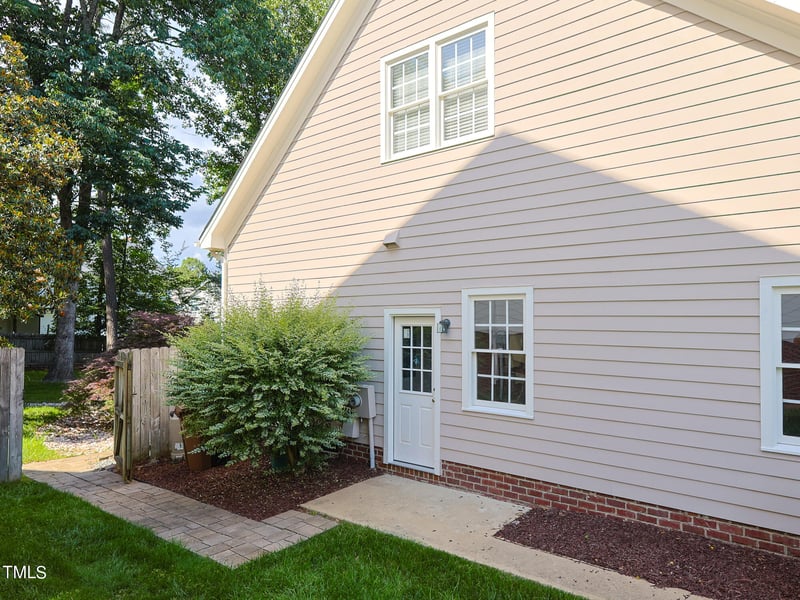 102 Preston Pines Dr, Cary, NC 27513
