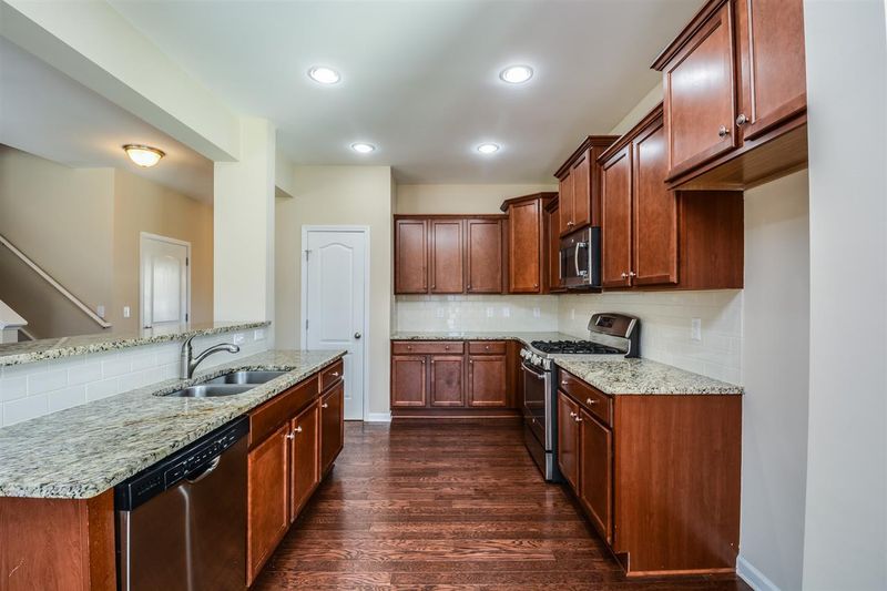 102 Putters Ct, Durham, NC 27703