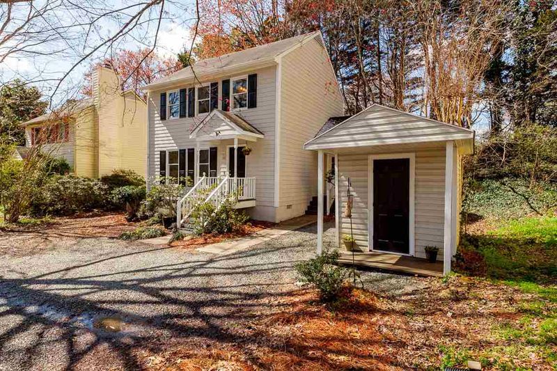 102 Rain Tree Ln, Chapel Hill, NC 27516