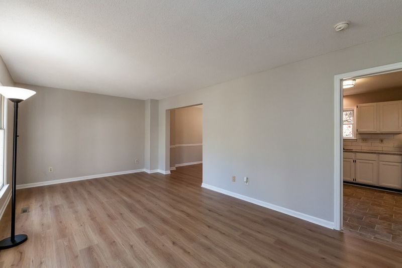 102 Rain Tree Ln, Chapel Hill, NC 27516