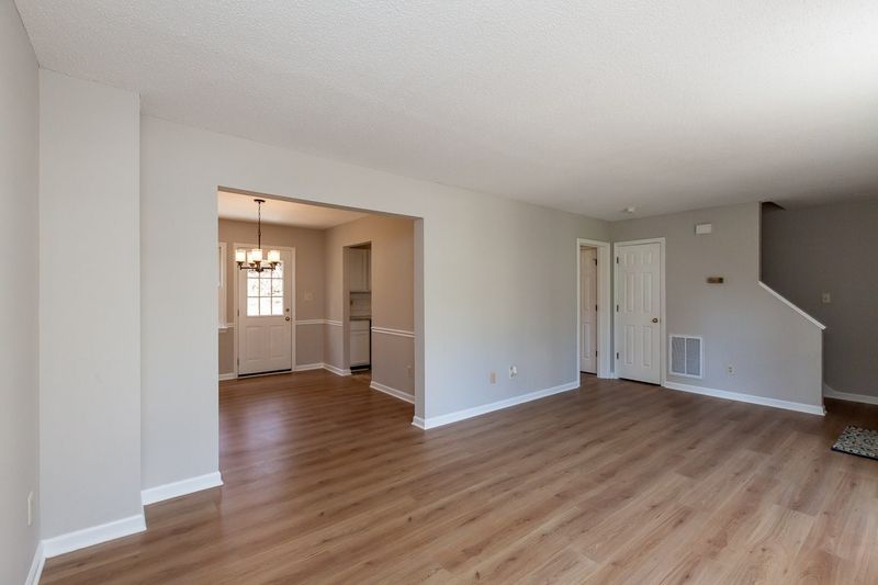 102 Rain Tree Ln, Chapel Hill, NC 27516