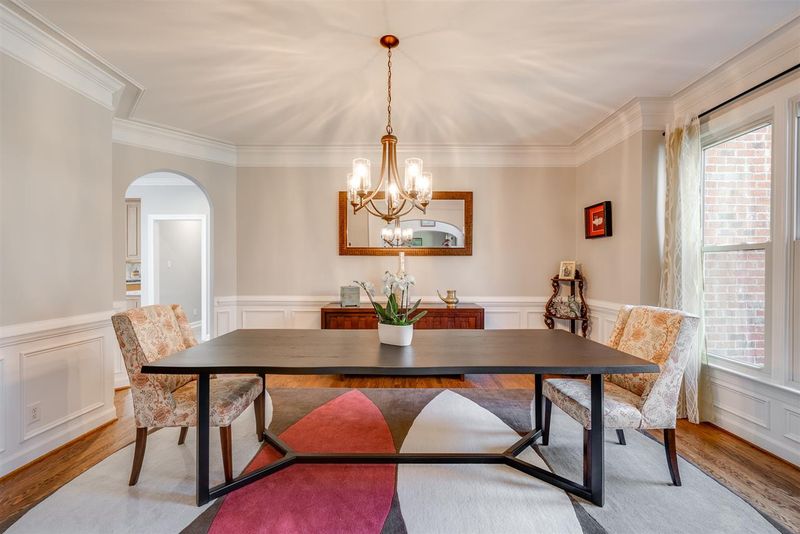 102 Ravenhollow Ct, Cary, NC 27518