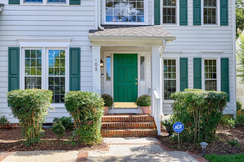 102 Ravenstone Dr, Cary, NC 27518