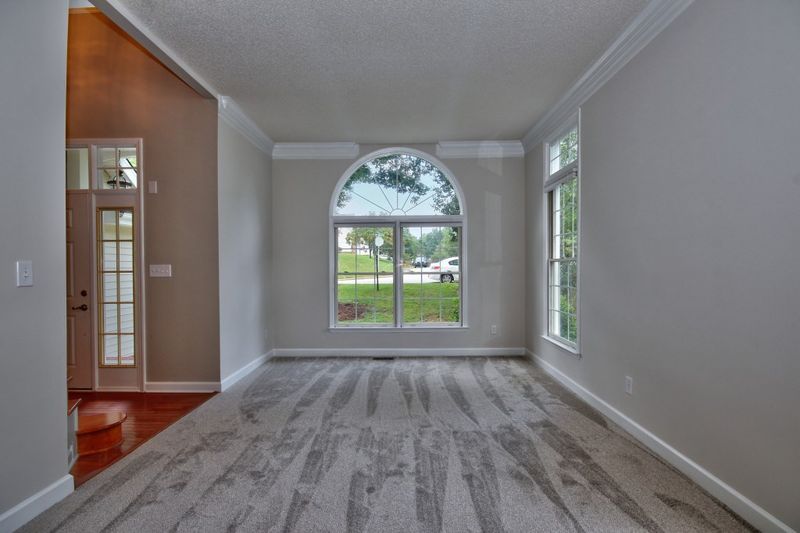102 Red Field St, Cary, NC 27513
